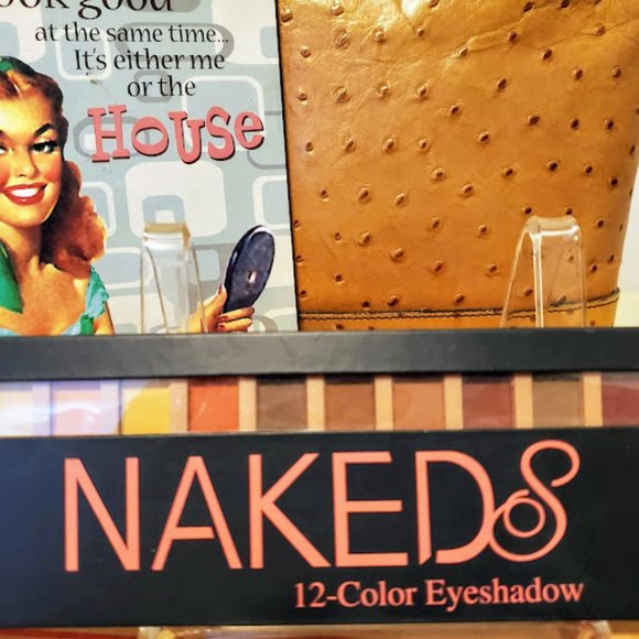 NAKEDS 12-color Eyeshadow - Picture 2 of 7